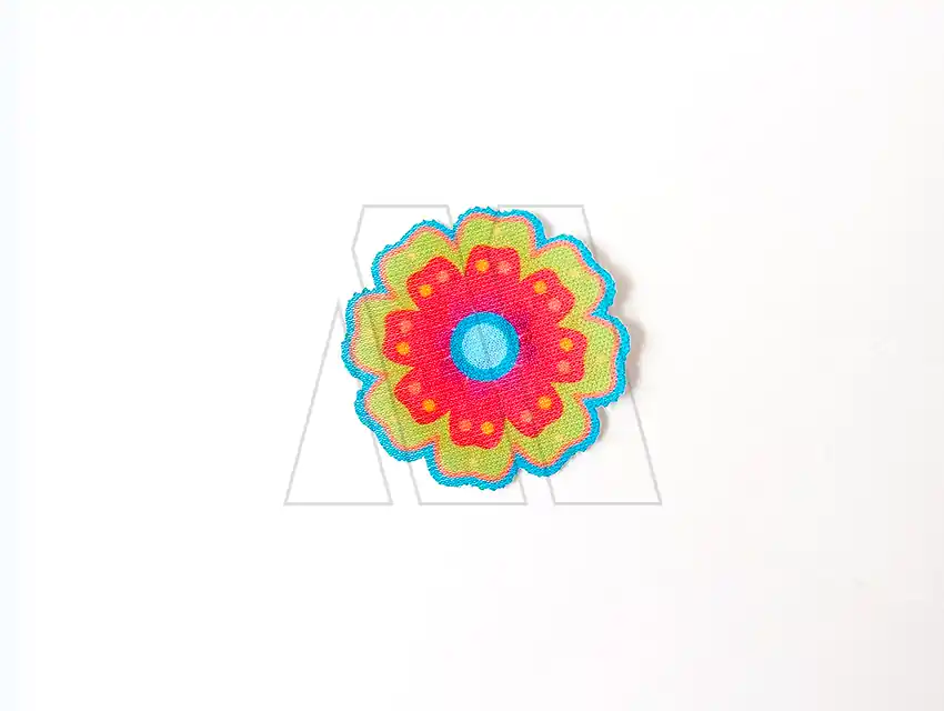 APLIQUE ESTAMPADO TERMOAD FLOR C/BORDE CELESTE X 12UN  9123