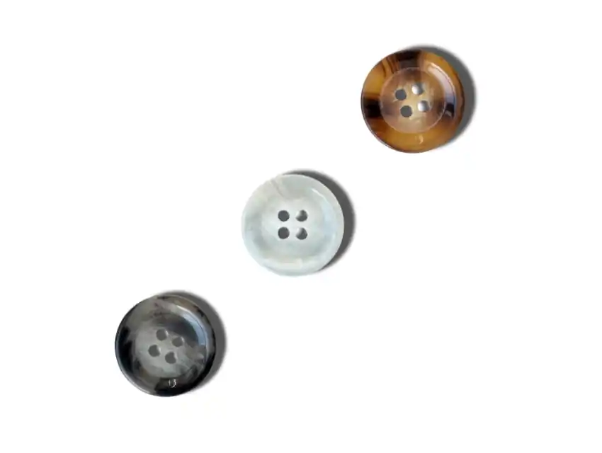 BOTON POLIESTER WOLF BRILLOSO T28