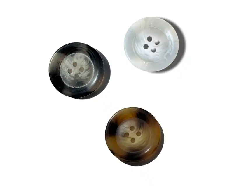 BOTON POLIESTER WOLF BRILLOSO T36