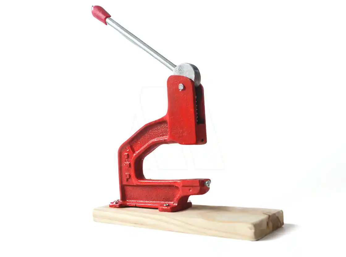 MAQUINA PARA COLOCAR BROCHES Y FORRAR BOTONES 1100