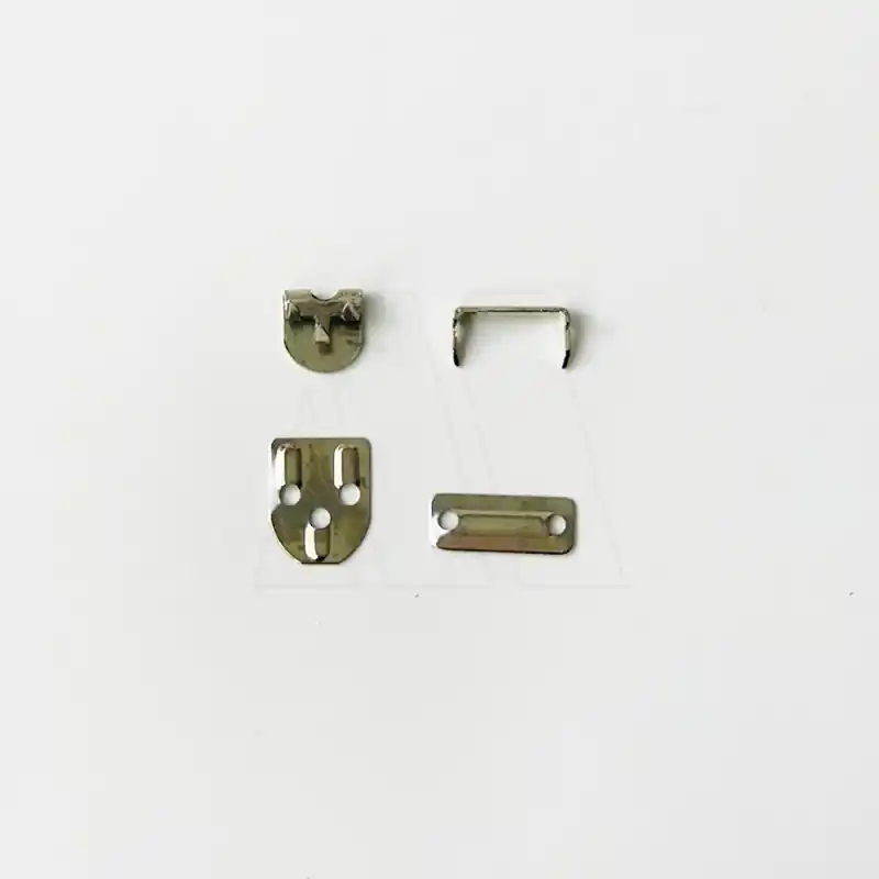 GANCHO DE PANTALON METALICO X 4 PARTES X 50 UN APROX 1595