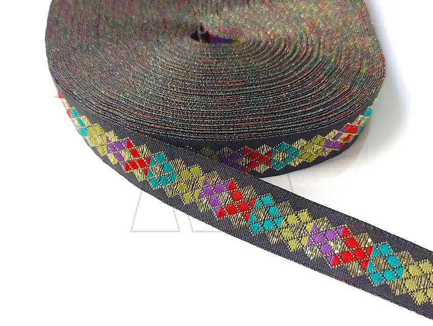 GALON TEJIDO C/LUREX DORADO CUADRICULA COLORES 15MM X 25YDS APROX 9764