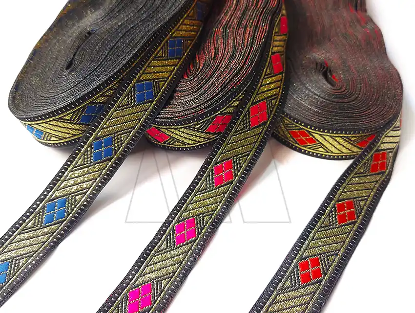 GALON TEJIDO C/LUREX DORADO ROMBOS COLORES 20MM X 25YDS APROX 9766