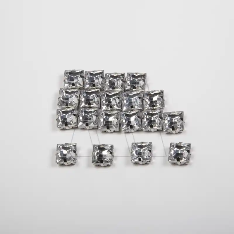 GEMA ENGARZADA P/COSTURA CUADRADA CHICA 6MM X 6MM X 50UN 2264.1