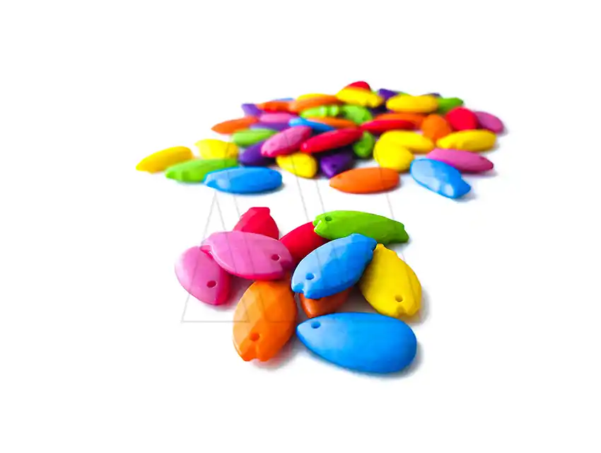 CUENTAS DE PLASTICO PESCADITOS 25MM X 12MM X 125GRS 8950.M13