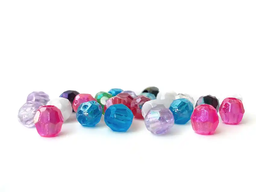  CUENTAS DE PLASTICO PERLAS FACETADAS TORNASOLADAS 8MM X 125GRS  8950.P8
