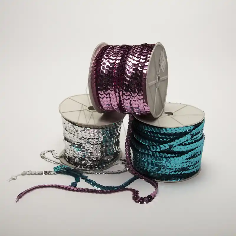 HILO DE LENTEJUELAS METALIZADAS CUBE 8MM X 100YDS 1171.2