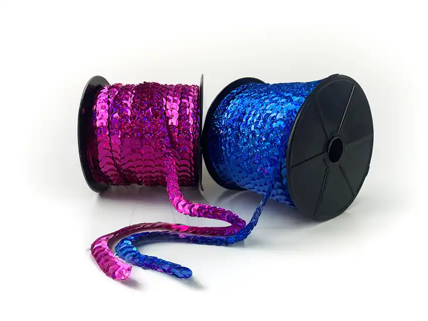  HILO DE LENTEJUELAS METALIZADAS LASER CUBE 8MM X 100YDS  1171.2LC