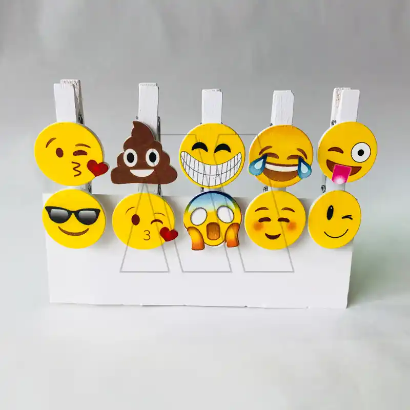 BROCHE DE MADERA CBX C/EMOTICON X 10 UN 2233