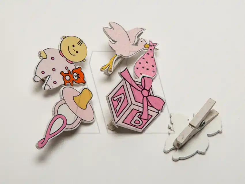 BROCHE DE MADERA CBX C/APLIQUE NENA X 10 UN 2238