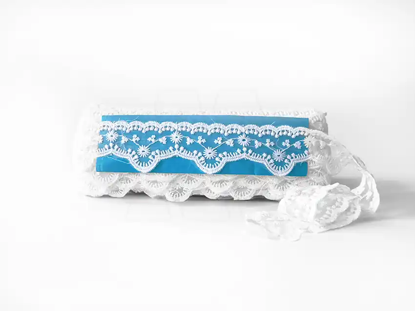 TUL BORDADO FLORCITAS 40 CM X 13,7 MTS 3000.14160