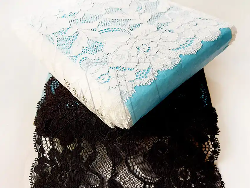 PUNTILLA LYCRA LIRIO BLANCA - NEGRA 17,5 CM X 10 MTS 2095