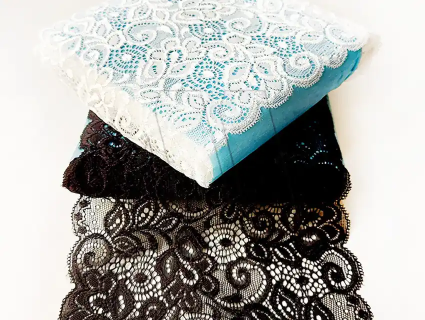 PUNTILLA LYCRA HORTENSIA BLANCA - NEGRA 17,5 CM X 10 MTS 2096